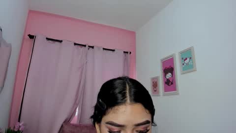 Snapshot of sashajames_ chatting on 10/19/25, 02:40 Sasha online show from 10/19/25, 02:40