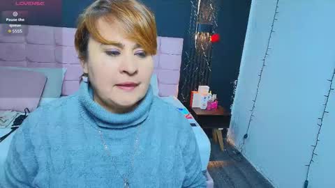 Snapshot of sasharosee_ chatting on 09/09/25, 12:37 S A S H A R O S E online show from 09/09/25, 12:37