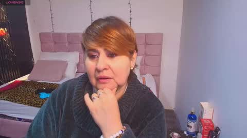 Snapshot of sasharosee_ chatting on 09/16/25, 12:06 S A S H A R O S E online show from 09/16/25, 12:06