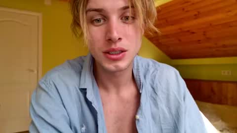 Snapshot of sashenkka chatting on 08/03/26, 01:38 Sasha -- online show from 08/03/26, 01:38