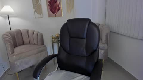 saskia litt online show from 11/25/25, 05:07