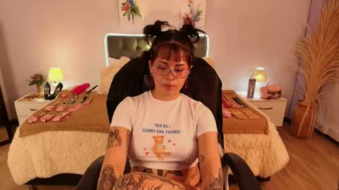 saskia_vellour online show from 04/30/26, 07:09