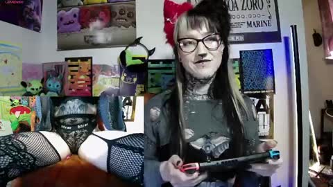 Snapshot of sassi_blondi chatting on 04/11/26, 03:38 Ivy online show from 04/11/26, 03:38