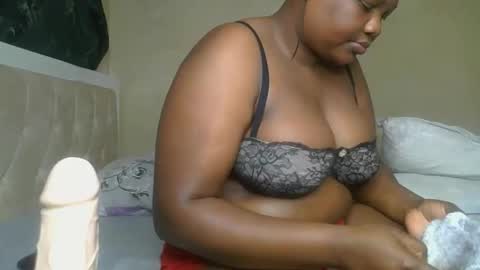 sassie_bee online show from 12/08/24, 10:47