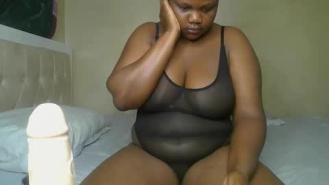 sassie_bee online show from 12/11/24, 12:02