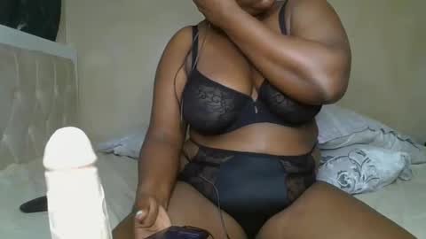 sassie_bee online show from 12/16/24, 11:18