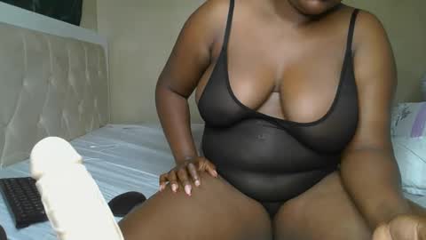 sassie_bee online show from 01/21/25, 02:22