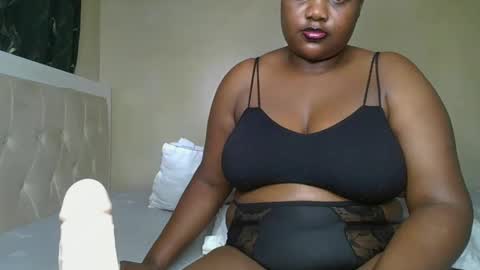 sassie_bee online show from 02/01/25, 03:19