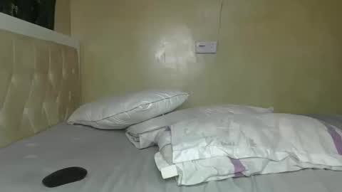 sassie_bee online show from 02/02/25, 11:21