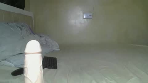 sassie_bee online show from 02/17/25, 09:52