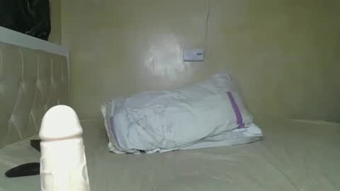 sassie_bee online show from 02/20/25, 03:45