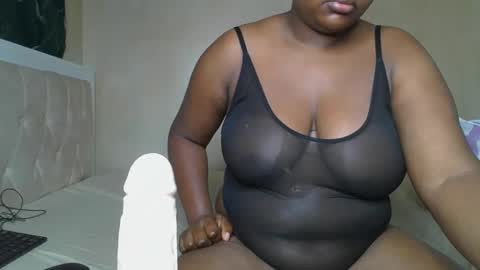 sassie_bee online show from 03/04/25, 12:18