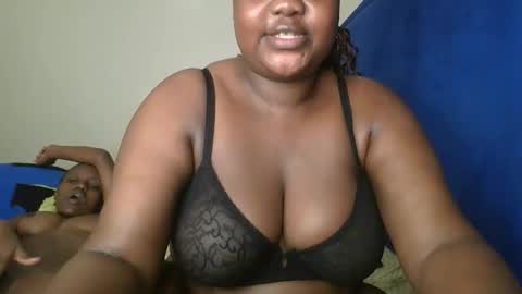 sassie_bee online show from 09/25/25, 07:06