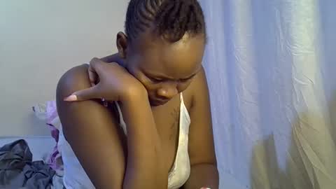 Snapshot of sassy_bella chatting on 10/07/25, 12:41 sassy_bella online show from 10/07/25, 12:41
