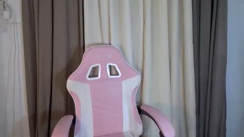 sassy_jenny8 online show from 11/05/25, 10:26