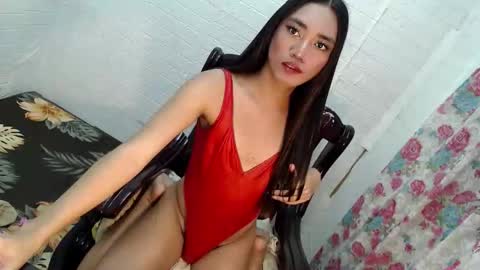 KEYLLA online show from 12/13/25, 09:20