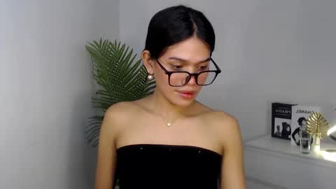 Snapshot of sassy_monie chatting on 01/27/25, 01:48 sassy_monie online show from 01/27/25, 01:48
