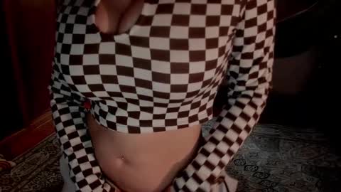 Snapshot of sassy_xyou chatting on 12/13/24, 07:10 Ms. Oh   online show from 12/13/24, 07:10