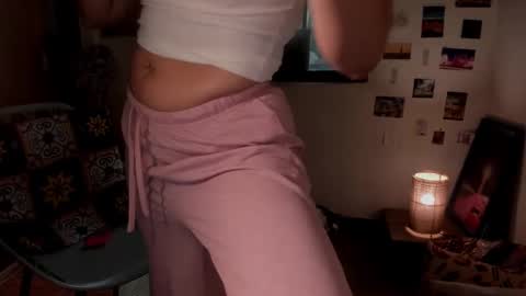 Snapshot of sassy_xyou chatting on 02/05/25, 09:40 Ms. Oh   online show from 02/05/25, 09:40