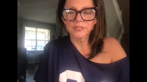 Snapshot of sassynsweetmilf chatting on 05/20/26, 12:33 sassynsweetmilf online show from 05/20/26, 12:33