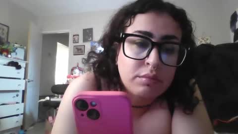 Snapshot of sassypandaxxx chatting on 06/10/26, 12:00 koolkat online show from 06/10/26, 12:00