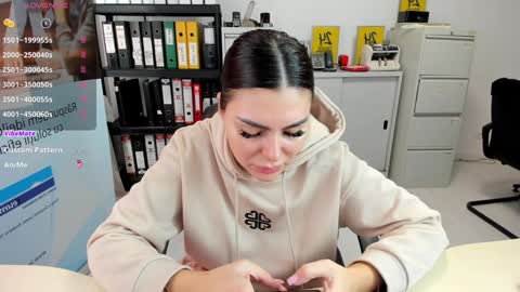 Snapshot of sassytiff chatting on 01/08/25, 12:15 sassytiff online show from 01/08/25, 12:15