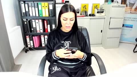 Snapshot of sassytiff chatting on 09/26/25, 10:52 sassytiff online show from 09/26/25, 10:52