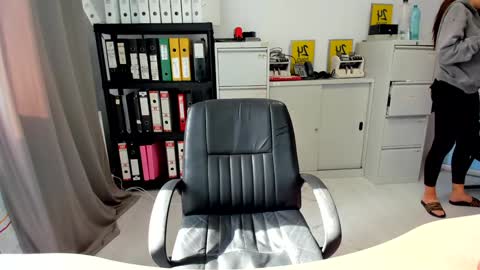 Snapshot of sassytiff chatting on 10/14/25, 10:27 sassytiff online show from 10/14/25, 10:27