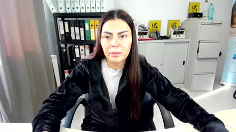 Snapshot of sassytiff chatting on 10/21/25, 12:17 sassytiff online show from 10/21/25, 12:17