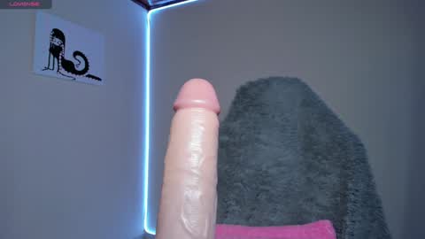 Snapshot of satanbabee_ chatting on 01/15/25, 12:09 im expecting 300 thumbs up on my altar online show from 01/15/25, 12:09