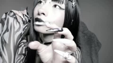 Snapshot of satanbabee_ chatting on 01/18/25, 04:04 im expecting 300 thumbs up on my altar online show from 01/18/25, 04:04