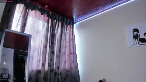 Snapshot of satanbabee_ chatting on 01/25/25, 10:28 im expecting 300 thumbs up on my altar online show from 01/25/25, 10:28