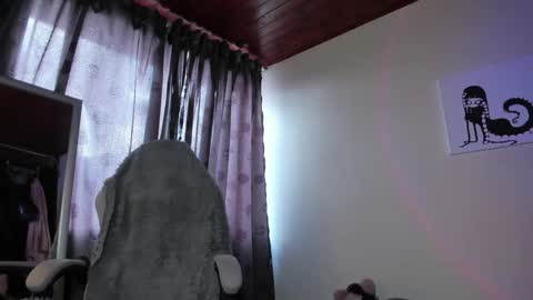 Snapshot of satanbabee_ chatting on 01/28/25, 09:50 im expecting 300 thumbs up on my altar online show from 01/28/25, 09:50