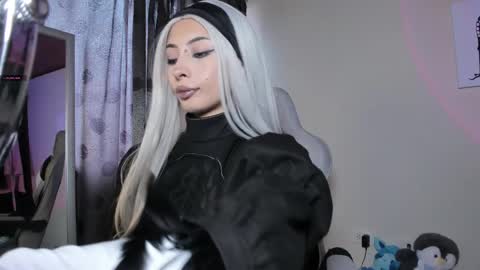 Snapshot of satanbabee_ chatting on 02/13/25, 10:00 im expecting 300 thumbs up on my altar online show from 02/13/25, 10:00