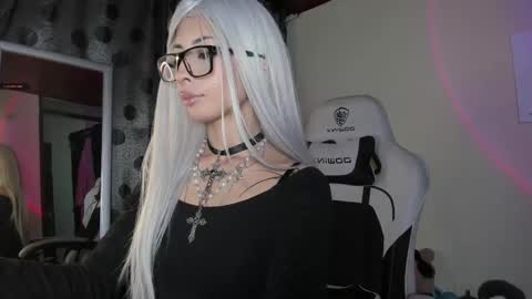 Snapshot of satanbabee_ chatting on 02/15/25, 12:37 im expecting 300 thumbs up on my altar online show from 02/15/25, 12:37