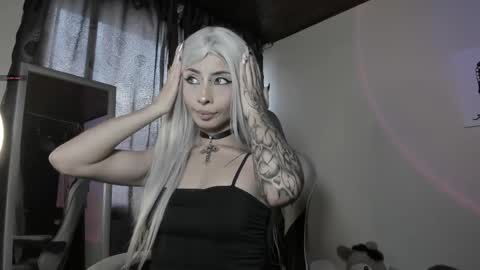 Snapshot of satanbabee_ chatting on 02/15/25, 10:42 im expecting 300 thumbs up on my altar online show from 02/15/25, 10:42