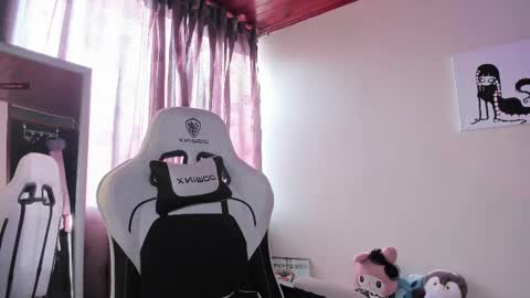 Snapshot of satanbabee_ chatting on 02/19/25, 09:47 im expecting 300 thumbs up on my altar online show from 02/19/25, 09:47