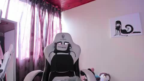 Snapshot of satanbabee_ chatting on 02/20/25, 09:42 im expecting 300 thumbs up on my altar online show from 02/20/25, 09:42