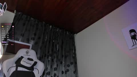 Snapshot of satanbabee_ chatting on 02/25/25, 12:58 im expecting 300 thumbs up on my altar online show from 02/25/25, 12:58