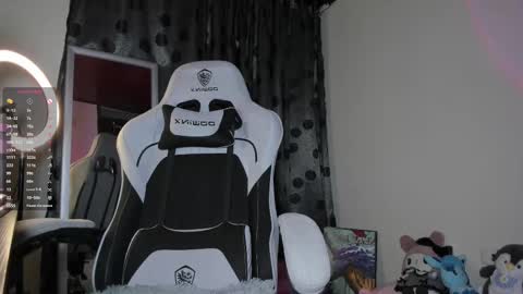 Snapshot of satanbabee_ chatting on 02/26/25, 12:05 im expecting 300 thumbs up on my altar online show from 02/26/25, 12:05