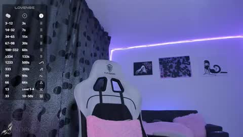 Snapshot of satanbabee_ chatting on 11/11/25, 10:43 im expecting 300 thumbs up on my altar online show from 11/11/25, 10:43