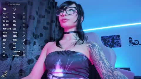 Snapshot of satanbabee_ chatting on 11/26/25, 01:17 im expecting 300 thumbs up on my altar online show from 11/26/25, 01:17