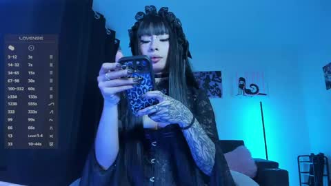    im expecting 300 thumbs up on my altar online show from 04/18/26, 11:16