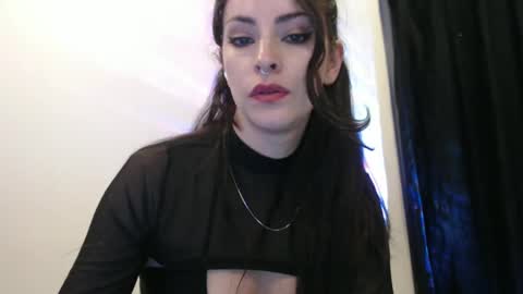 Snapshot of satansbabenia_v chatting on 01/11/25, 01:16 Nia online show from 01/11/25, 01:16