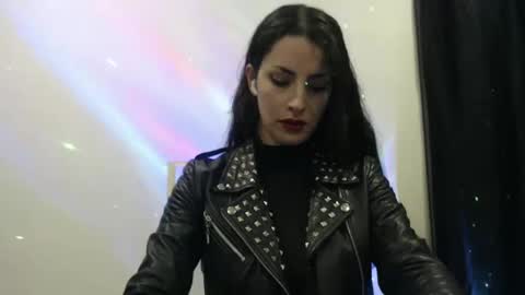 Snapshot of satansbabenia_v chatting on 01/14/25, 12:43 Nia online show from 01/14/25, 12:43