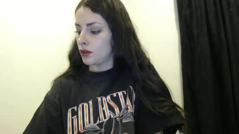 Snapshot of satansbabenia_v chatting on 02/10/25, 01:03 Nia online show from 02/10/25, 01:03