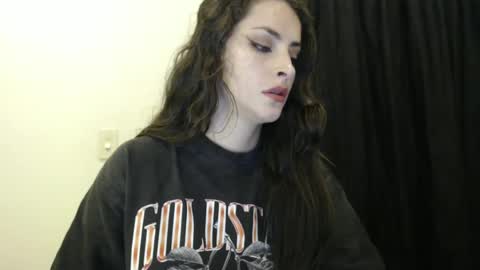 Snapshot of satansbabenia_v chatting on 02/22/25, 11:24 Nia online show from 02/22/25, 11:24