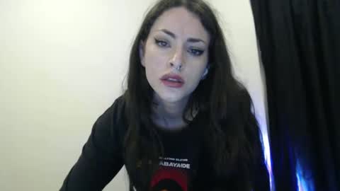 Snapshot of satansbabenia_v chatting on 03/01/25, 11:26 Nia online show from 03/01/25, 11:26