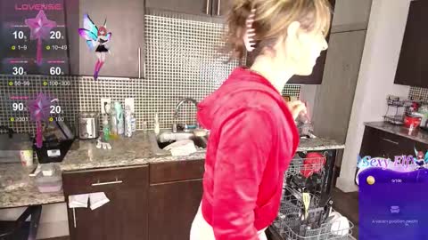 Saturn Girl online show from 12/14/25, 11:20