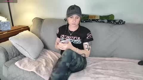 Saturn Girl online show from 05/19/26, 07:53